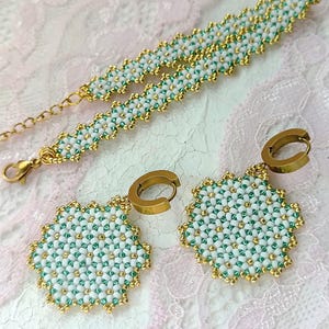 Daisy Jewelry Set: Seed Bead Flower Earrings and Bracelet