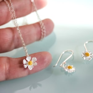 Daisy Charm Necklace-Dainty Silver and Gold Daisy Necklace-Sterling Silver Daisy Chain Necklace-Sterling Silver Flower Charm Necklace