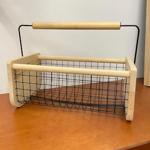 パーソナライズされた木製収穫バスケット - 回転ハンドルと強化デザインを備えたガーデンバスケット、ガーデニングギフト、父の日ギフト、ハンドメイド