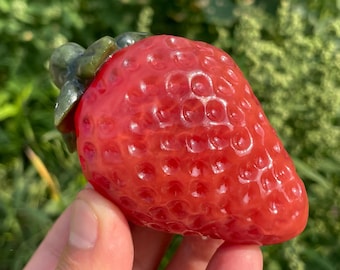 2.9&#39;&#39; Red smelting stone quartz strawberry,quartz crystal,Crystal Strawberries,Strawberries skull,Home Decoration Crystal Gifts 1x