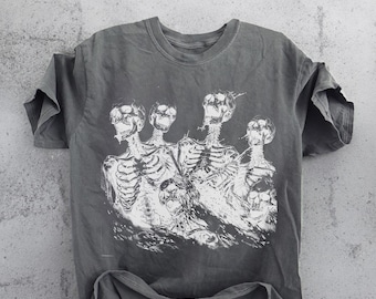 Screaming Skull 90s Graphic Vintage Shirt, 90s Skeleton T-Shirt, Retro Goth Y2k Shirts, Horror Clothes Skeletons Skull Streetwear Grunge Tee