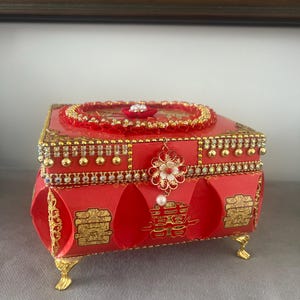 Handmade Chinese Style Red Gold Jewelry Box – Elegant Wedding & Gift Keepsake