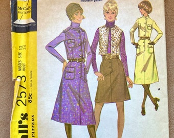 Vintage 70's Sewing Pattern, 70's MOD Skirt and Jacket Pattern, A Line Skirt with Patch Pockets,  McCalls 2573, Vintage Size 18 Bust 34