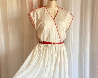 SOFT and Comfy Vintage 80s White Dress with Red Trim,  Faux Wrap Stretch Knit, // FREE SHiPPING// Size M, Elastic Waist