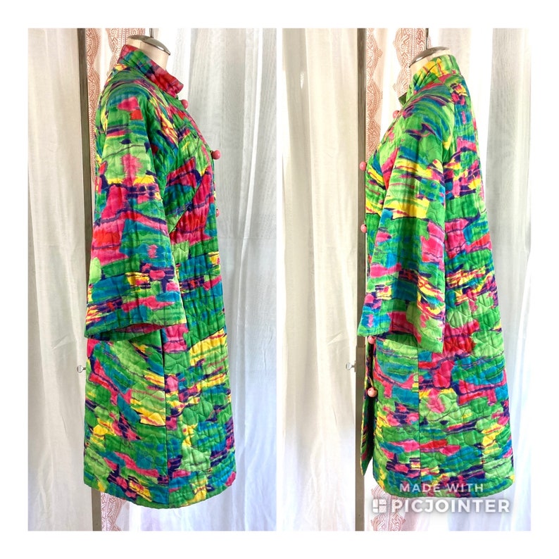 Vintage 60s Mod Colorful Quilted Coat, DOPAMINE DRESSiNG, Green and Pink Abstract Art to Wear, Asian, Bell Sleeves /FREE SHiPPING / image 2