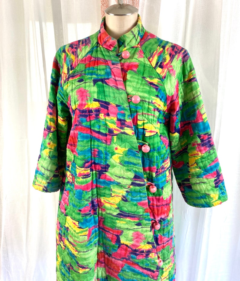 Vintage 60s Mod Colorful Quilted Coat, DOPAMINE DRESSiNG, Green and Pink Abstract Art to Wear, Asian, Bell Sleeves /FREE SHiPPING / image 7