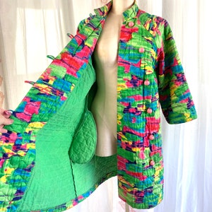 Vintage 60s Mod Colorful Quilted Coat, DOPAMINE DRESSiNG, Green and Pink Abstract Art to Wear, Asian, Bell Sleeves /FREE SHiPPING / image 3