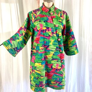 Vintage 60s Mod Colorful Quilted Coat, DOPAMINE DRESSiNG, Green and Pink Abstract Art to Wear, Asian, Bell Sleeves /FREE SHiPPING / image 6