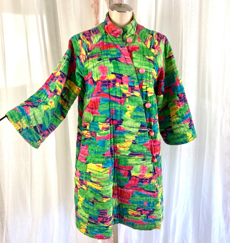 Vintage 60s Mod Colorful Quilted Coat, DOPAMINE DRESSiNG, Green and Pink Abstract Art to Wear, Asian, Bell Sleeves /FREE SHiPPING / image 6