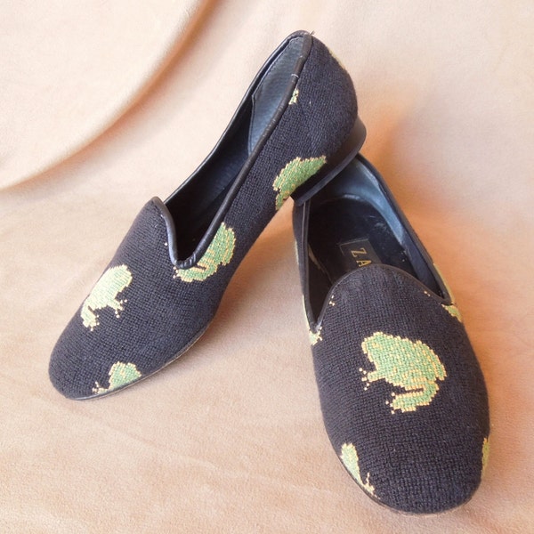 Vintage Needlepoint Shoes with Frog Motif, Loafers, Tuxedo Shoes, Flats, Black, Green, Size 7.5, Leather