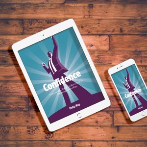 以下が含まれることがあります： 白いタブレットとスマートフォンには、Philip Way著の「Confidence」というタイトルの本の表紙が表示されています。表紙には、ターコイズと紫色の背景を背景に、スーツを着た男性が上に向かって手を伸ばしている様子が描かれています。デバイスは木製の表面に置かれています。