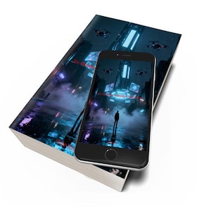 K&ouml;nnte beinhalten: Ein Smartphone liegt auf einem Buch, beide zeigen eine futuristische Stadtlandschaft mit Drohnen. Der Bildschirm des Telefons zeigt eine einsame Figur in einer neonbeleuchteten Umgebung. Das Buchcover spiegelt die Szene wider.