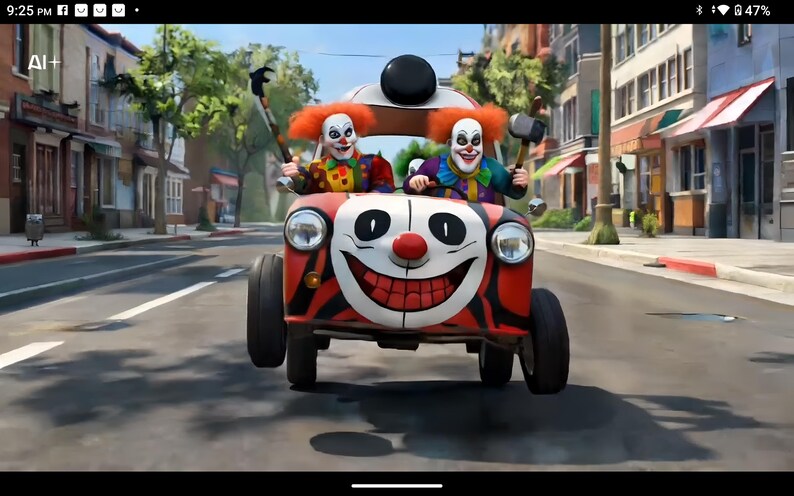 Op de afbeelding: Een rood en zwart clownauto met een groot lachend gezicht aan de voorkant, bestuurd door twee clowns. De clowns houden wapens vast en hebben oranje haar. De auto rijdt over een straat in een stad.