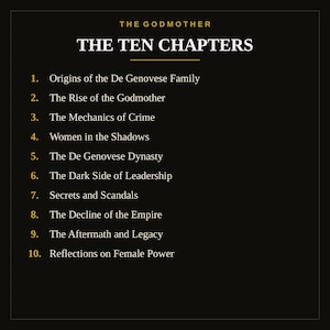 K&ouml;nnte beinhalten: Ein schwarzes rechteckiges Schild mit goldenem und wei&szlig;em Text mit dem Titel THE GODMOTHER THE TEN CHAPTERS. Es listet zehn nummerierte Kapitel auf, darunter Origins of the De Genovese Family, The Rise of the Godmother und Reflections on Female Power.