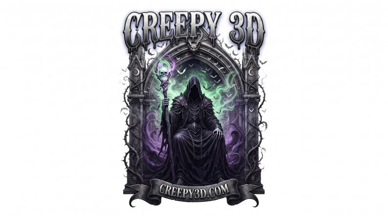 Pu&ograve; includere: Un'illustrazione grafica con il testo CREEPY 3D in alto e CREEPY3D.COM su uno stendardo in basso. Una figura incappucciata in abiti neri siede su un trono all'interno di un arco gotico, tenendo un bastone luminoso con un teschio in cima.