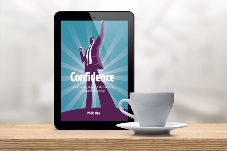 以下が含まれることがあります： タブレットには、フィリップ・ウェイ著の「Confidence」の表紙が表示されています。表紙には、腕を上げたスーツ姿の男性の様式化されたイラストが描かれています。白いコーヒーカップとソーサーが木製の表面に置かれています。