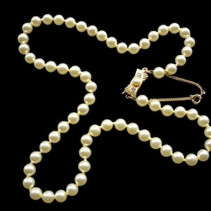 Vintage Hand-knotted Single Strand Pearl Necklace, Cream Pearl Necklace, Uniform Pearls, Vintage Bridal, Vintage 1950s Pearls, Glass Pearls