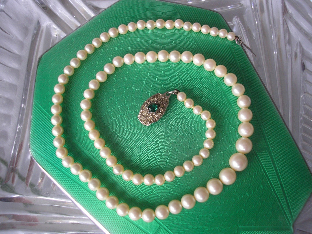 Single Strand Pearls, Vintage Pearl Necklace, Pearls With Emerald Clasp, Graduated Pearls, Ivory