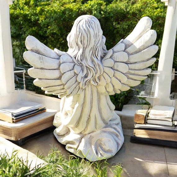 ひざまずく天使像：樹脂製ガーデンデコレーション、スピリチュアルな