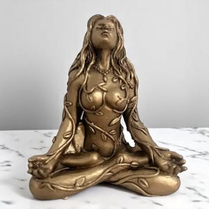Mother Earth Gaia Goddess Statue | Resin Sculpture | Garden Ornament | Decor Figurine | Spiritual Gifts |Desktop Decoration | Gaia sculpture