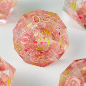 Tulip Blossom Liquid Core DnD Dice Set, Sharp Edge D&D Dice Full Set, Dungeons and Dragons Polyhedral RPG DND Dice D6, D20, Gift for Gamer