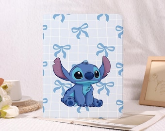 Funda para iPad Stitch Blue Bow, compatible con iPad Pro 2025 (11/13"), iPad Air 7 (11"/13") (2025), iPad 7/8/9, iPad Mini con soporte para lápiz.