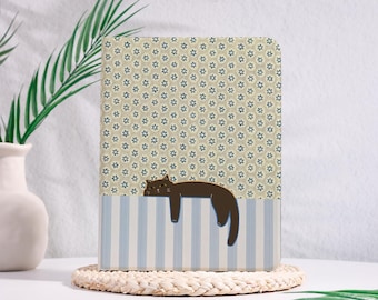 Capa para iPad com estampa de gato preguiçoso e compartimento para Apple Pencil, compatível com iPad Air 7 A16 2025, Pro 2024/2022, iPad 10/9/8/7ª geração, iPad Mini 5/6/7, tamanhos 13", 11", 10,2" e 12,9". Presente perfeito!