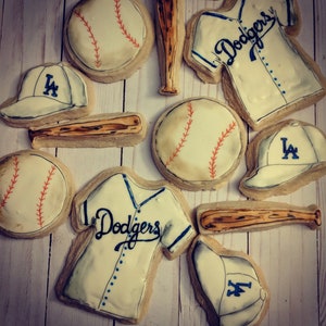 18 Custom Cookies