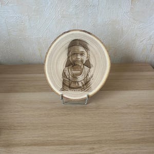 Personalized photo on wood, Portrait engraved on wooden log | Personalized engraving with support | Unique gift idea