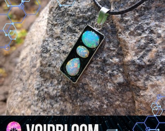 Voidborn-amulet: delicate, bedwelmende echte opaal rechthoekige hanger