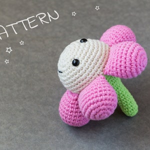 Amigurumi flower stuffed toy crochet pattern - pdf tutorial written in US English