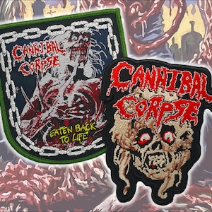 Può includere: Due toppe ricamate della band Cannibal Corpse. Una toppa rettangolare mostra una figura zombie con il testo Eaten Back to Life. La seconda toppa ha la forma di un teschio con occhi rossi e il nome della band in lettere rosse.