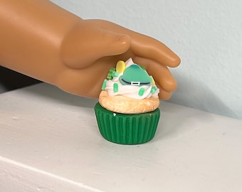 Mini St. Patrick's Day cupcake nepvoedsel 1/3 schaal voor 14,5"-18" pop, Smart Doll-elf rekwisieten-poppenhuisaccessoire- vakantiesnacks