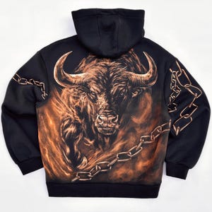 Handbemaltes gebleichtes Hoodie: Ladestier-Design - One-of-a-Kind Streetwear