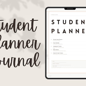 Può includere: Un'agenda digitale per studenti visualizzata su un tablet nero. Lo schermo mostra "Student Planner" in grassetto, con sezioni per piani di studio settimanali, orari delle lezioni e monitoraggio dei compiti. Le parole "Student Planner Journal" sono scritte in corsivo.