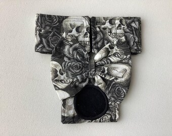 Medium Petite Female Dog Diaper – Skulls and Roses