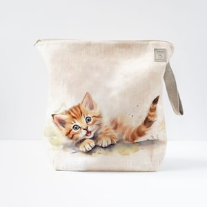 Project bag with Cat playing with yarn. Work in progress Project Bag with zipper. Yarn organizer