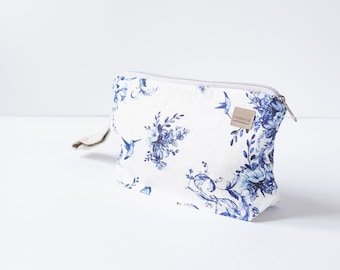 Wristlet pouch Blue flowers Toile de Jouy print - printed on Linen fabric.