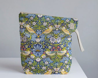Project Bag with zipper. William Morris Strawberry Thief print.