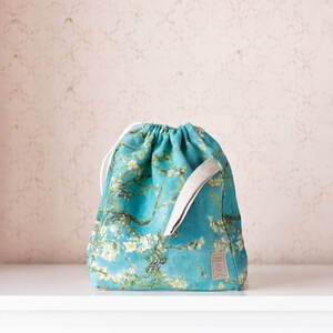 Fleur d&#39;amandier par Vincent van Gogh, sac à projets en lin, porte-aiguille à tricoter, sac à projets à tricoter. Cordon de serrage. Grande taille.