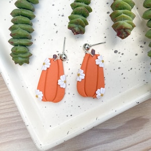 Bloemenpompoenoorbellen - polymeerklei - herfstkleioorbellen - KLAAR VOOR VERZENDING