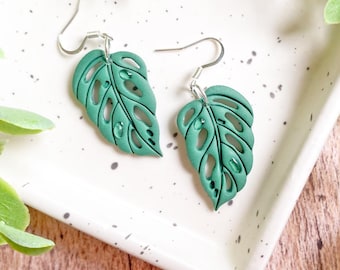 Handmade Monstera Leaf Clay Earrings – Tropical Botanical Jewelry