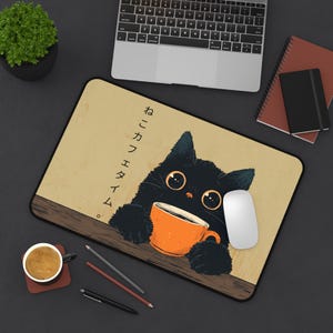 Podkładka na biurko Kawaii z czarnym kotem: wzór kawy w stylu anime zdjęcie 8