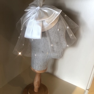 hand made white  voilette veil hat, Pill box bridal fascinator, Wedding hat