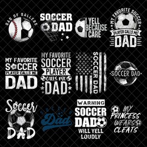 Könnte beinhalten: Eine Sammlung von schwarz-weißen Designs zum Thema Fußball mit Text. Die Designs umfassen Fußbälle, Text mit der Aufschrift "Soccer Dad", "My Favorite Soccer Player Calls Me Dad" und ein Design, das wie die amerikanische Flagge aus Fußbällen aussieht.