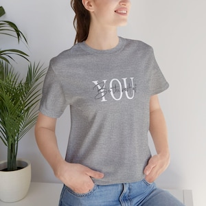 Camiseta motivacional fofa para mulheres, camiseta de confiança, camiseta gráfica, camiseta com mensagem positiva, roupa de bem-estar mental, presente de amor-próprio para ela