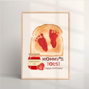 Presente de primeiro aniversário para a mãe do bebê, arte de pegada, presente para a nova mãe, presente faça você mesmo para download instantâneo, pôster de aniversário da mamãe, pôster de arte retrô