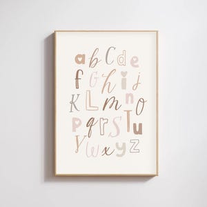 Póster del alfabeto para habitaciones infantiles – Póster del alfabeto en beige y rosa – Póster de aprendizaje para niñas y niños – Decoración de pared escandinava para bebés y niños pequeños