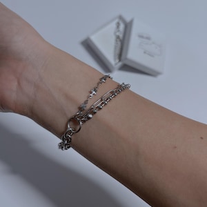 Pulseira ajustável com quatro correntes e estrelas, 14-20cm, à prova d'água, casual, simples, em aço inoxidável, minimalista, fofa, kawaii, estética moderna, presente estilo anos 2000.