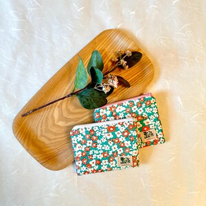 Münztasche mit Blumenmuster - Täschchen für Make-up, Karten, Kleingeld - Mini Geldbeutel - Kartentasche aus Baumwolle - Kartenhalter